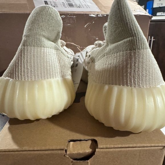 Adidas Yeezy 350 V2 CMPCT H06519 Bone. - Picture 2 of 6